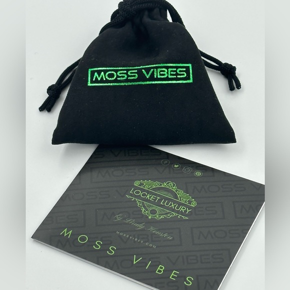 Eternal Moss Locket Pendant Necklace - Picture 9 of 14